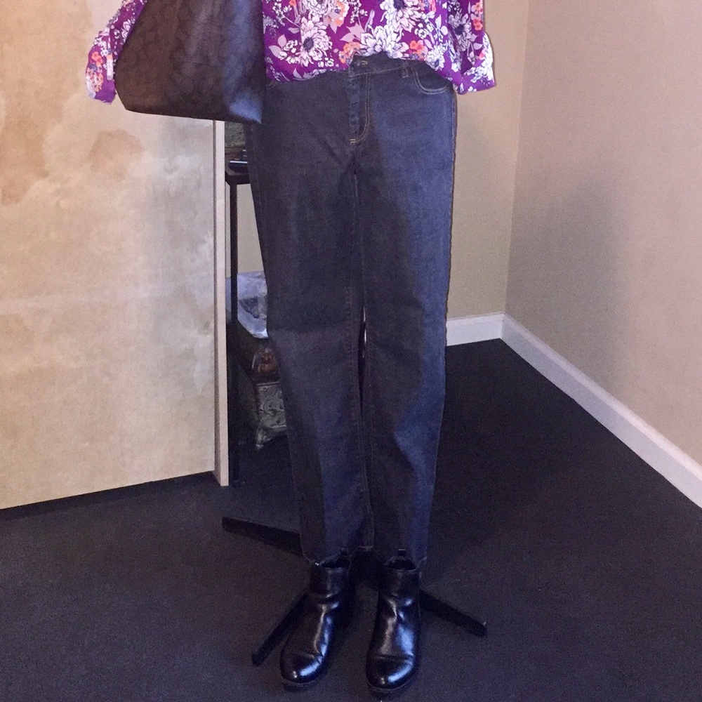 HIGH RISE STRAIGHT LEG JEANS